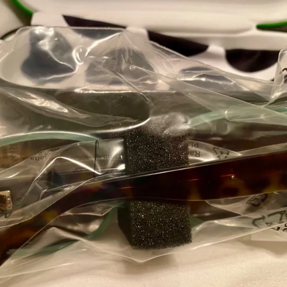 Kate Spade New York women’s polarized sunglasses. Tortoise shell/mint green - Picture 6 of 9